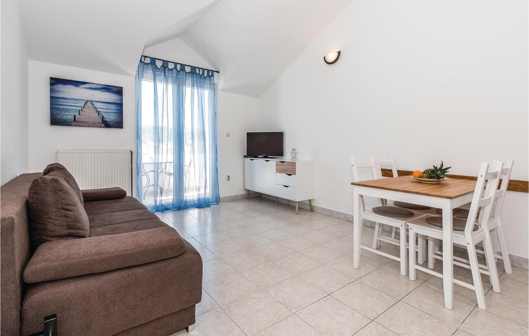 Awesome Apartment In Jezera With Kitchen المظهر الخارجي الصورة